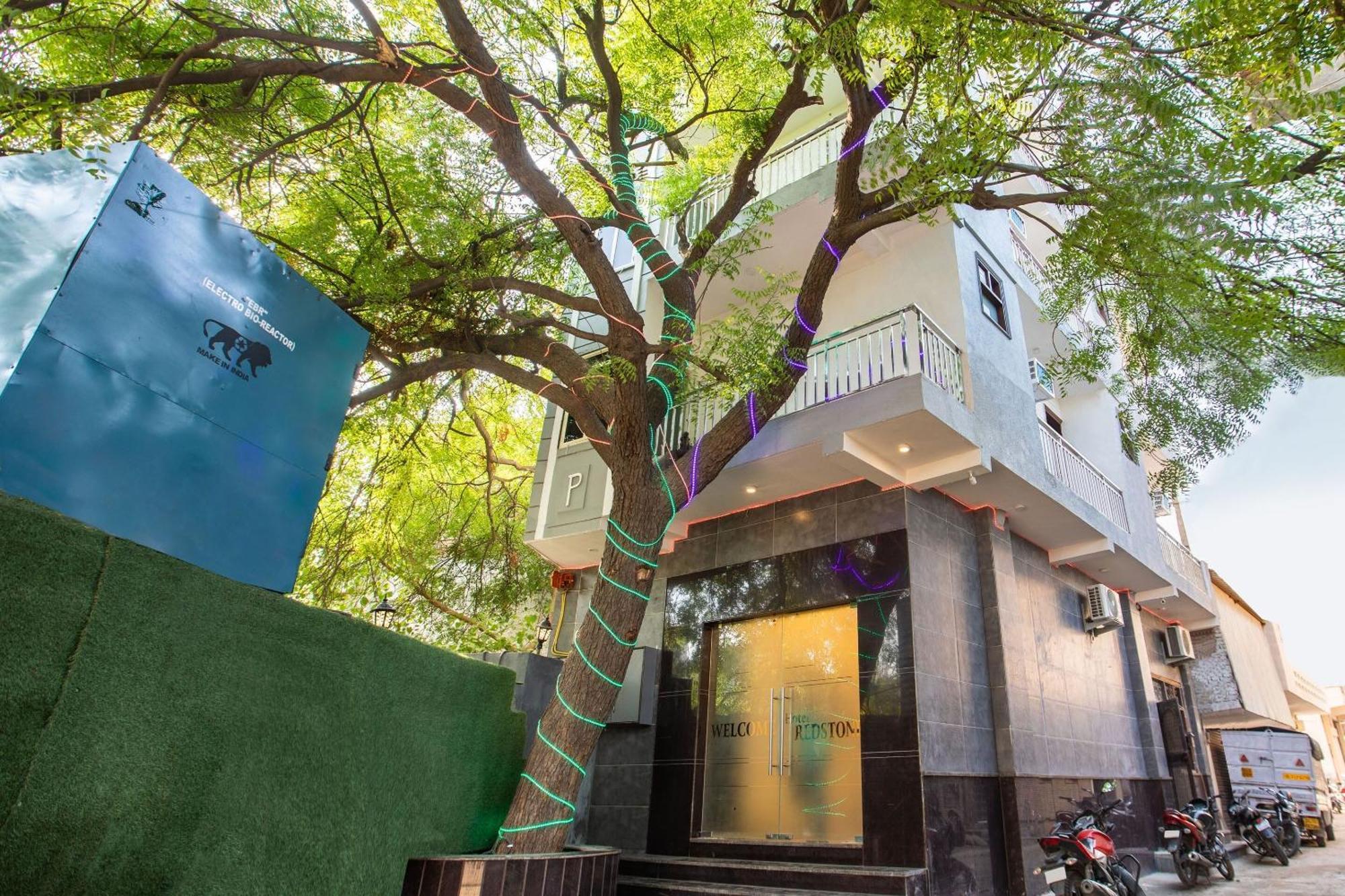 Super Oyo Hotel O Red Stone Inn New Delhi Exterior photo